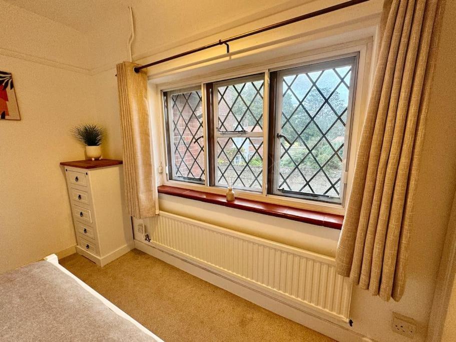 Central Chichester Sanctuary Extérieur photo
